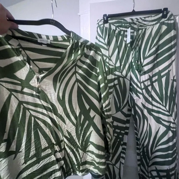 Gemma + Jane palm print pants and top - Picture 3 of 9